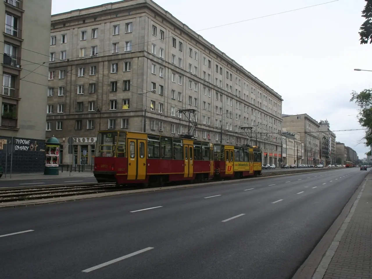 Market Institution Analysis: Power Struggles and Dynamics