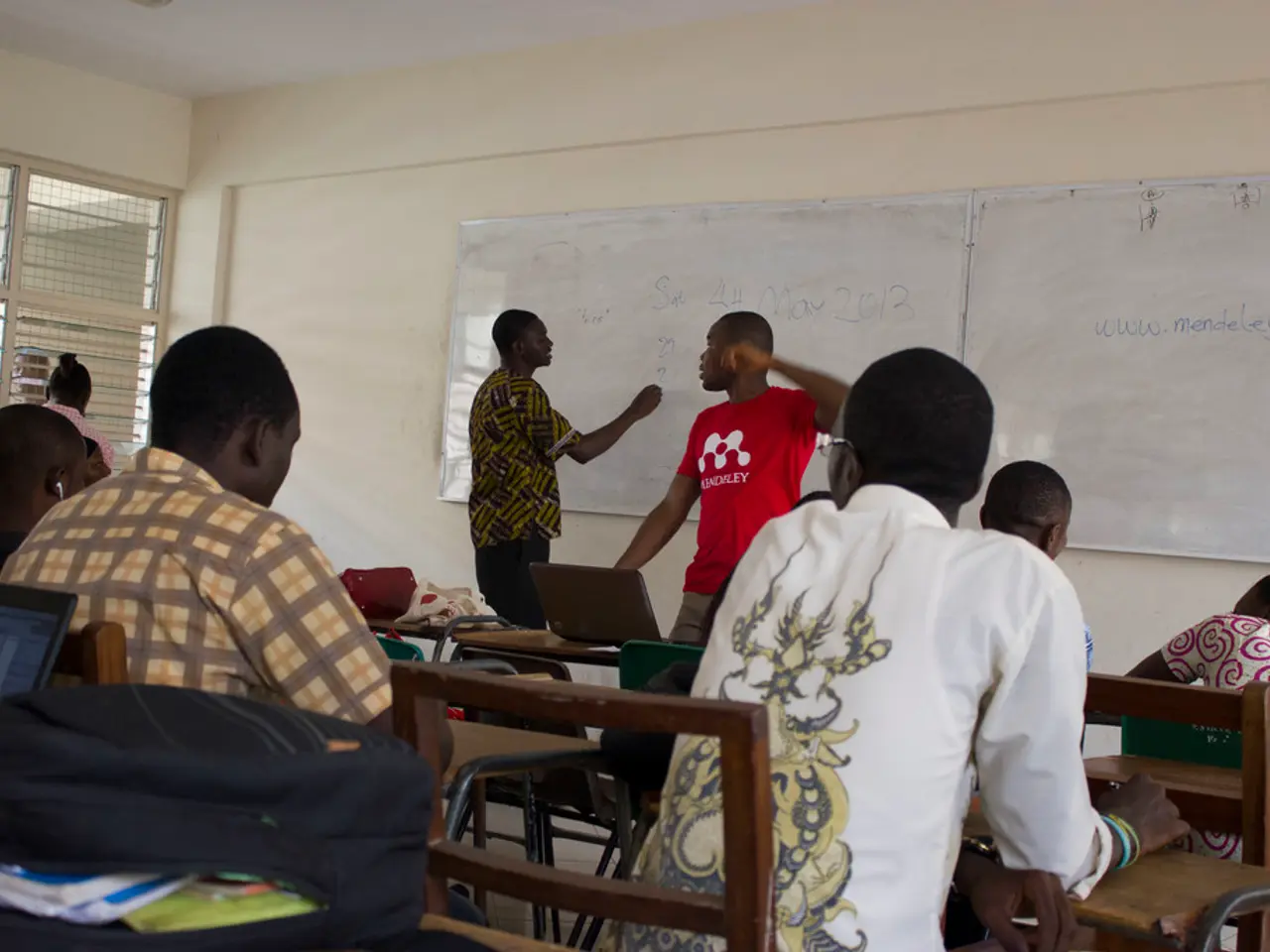 AI Tutor Jojo vs. Human Educators: A Comprehensive IB Comparison for Pupils