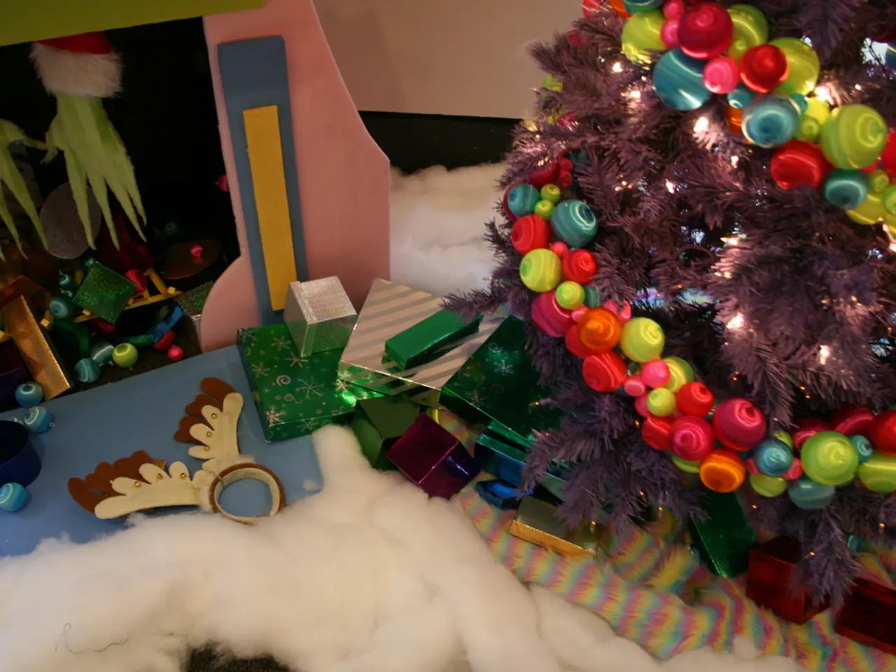 German Elections, Traditional 'Christmas Pickle' Ceremony, and Holiday Closures Examined