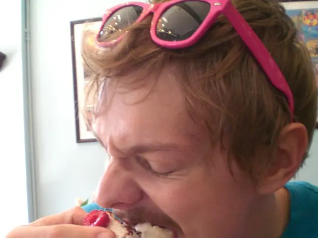 Hurried Dining: Exploring the Paradox That Consuming Quickly Can Actually Slow You