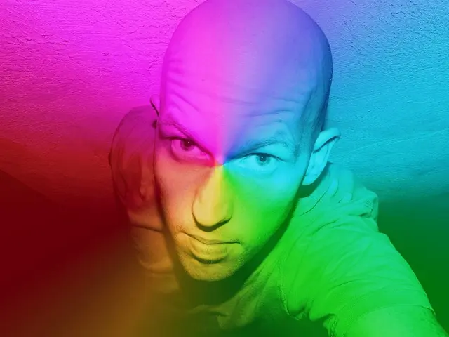 Strategies for Selecting Optimal Hues for Picture-Perfect Snaps