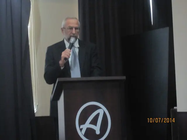 Secretary of State Wes Allen speaks at Troy University's graduation ceremony