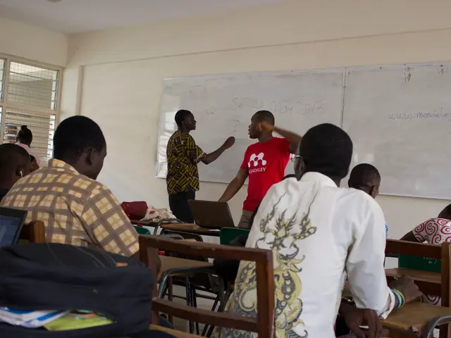 AI Tutor Jojo vs. Human Educators: A Comprehensive IB Comparison for Pupils